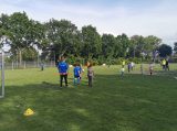 Laatste training S.K.N.W.K. JO9-1 van seizoen 2021-2022 (partijtje tegen de ouders) (7/71)